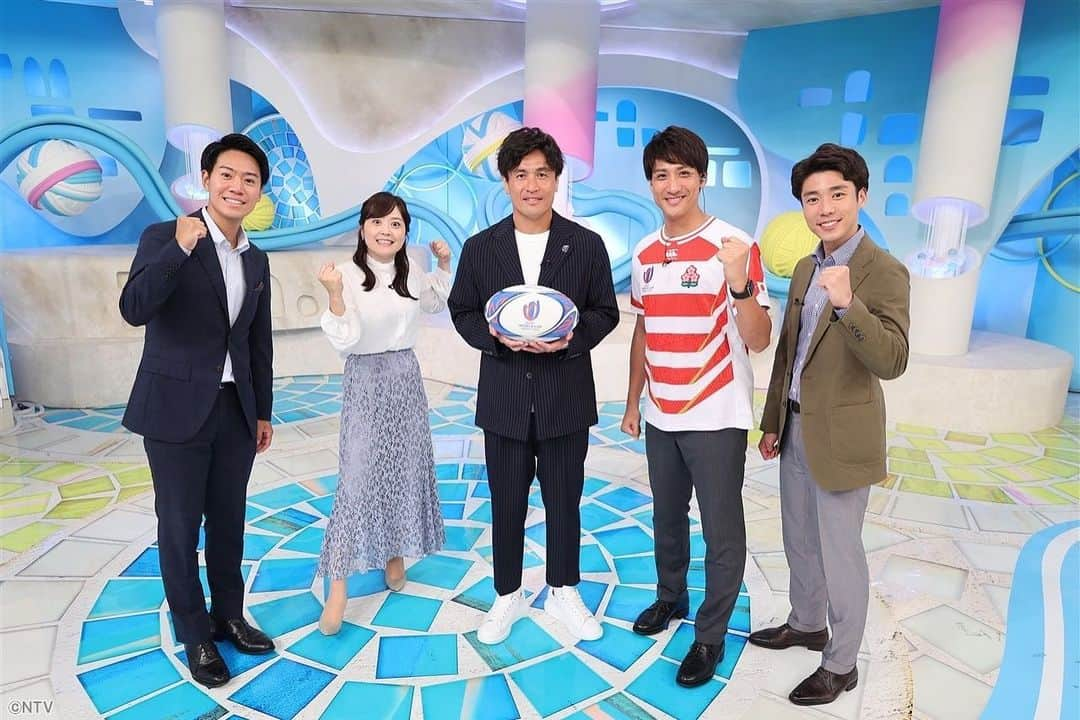 ZIP!のインスタグラム：「元ラグビー日本代表 大畑大介さん🏉 今朝はW杯 日本の初戦、そして、次戦のポイントを 生解説していただきました👨🏻‍🏫  日本 第2戦は18日(月・祝) 強豪 イングランドと対戦👊🏻💥 🐓あさ3時45分～日テレ系で生中継です📡  トライ❗️日本‼️  山本、山﨑、北脇のアナウンサー3人は 日テレのラグビー中継班として、この熱狂をお届けします🤗  #ラグビーワールドカップ2023 #RWC2023 #大畑大介 #水卜麻美 #山本紘之 #山﨑誠 #北脇太基 #ZIP!🤲🏻💕」