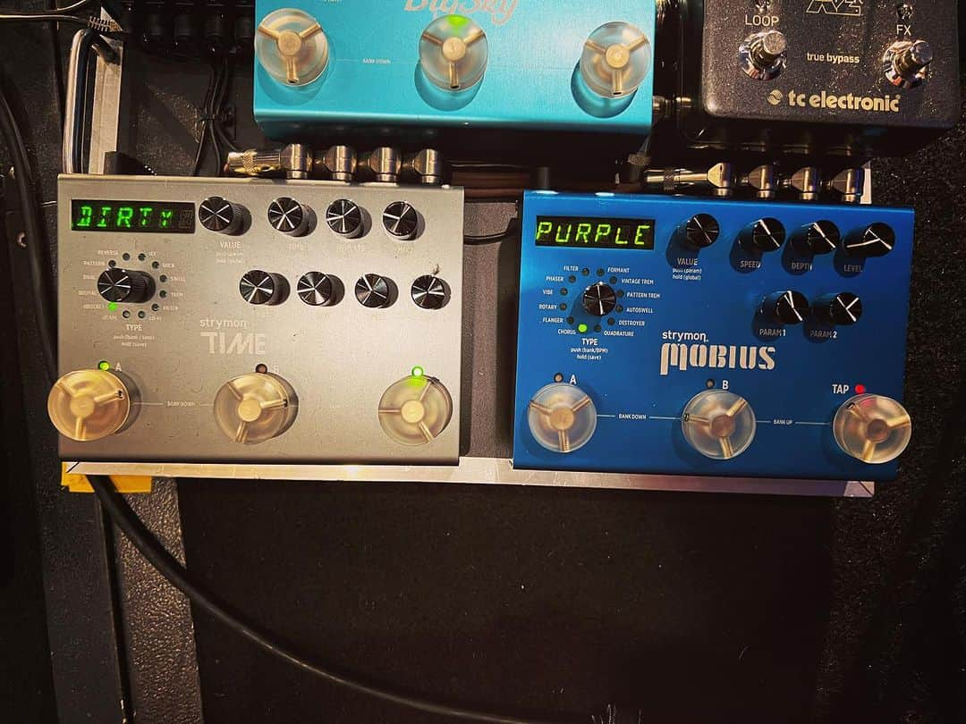 リチャード・スペイト Jrのインスタグラム：「The guitar pedal settings of @billy.moran in Minneapolis. Prince would be proud. @loudenswainmusic @creationent」