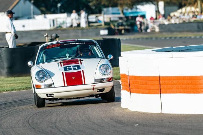 のインスタグラム：「Really enjoyed the Porsche Fordwater race with team mate @eb_motorsport Mark Bates. These little cars are a handful! We started P19 and came away with a P9 after I got a 10sec penalty for exiting the pits too quick 🤦🏼‍♂️.  #goodwood #revival #racing #historic」