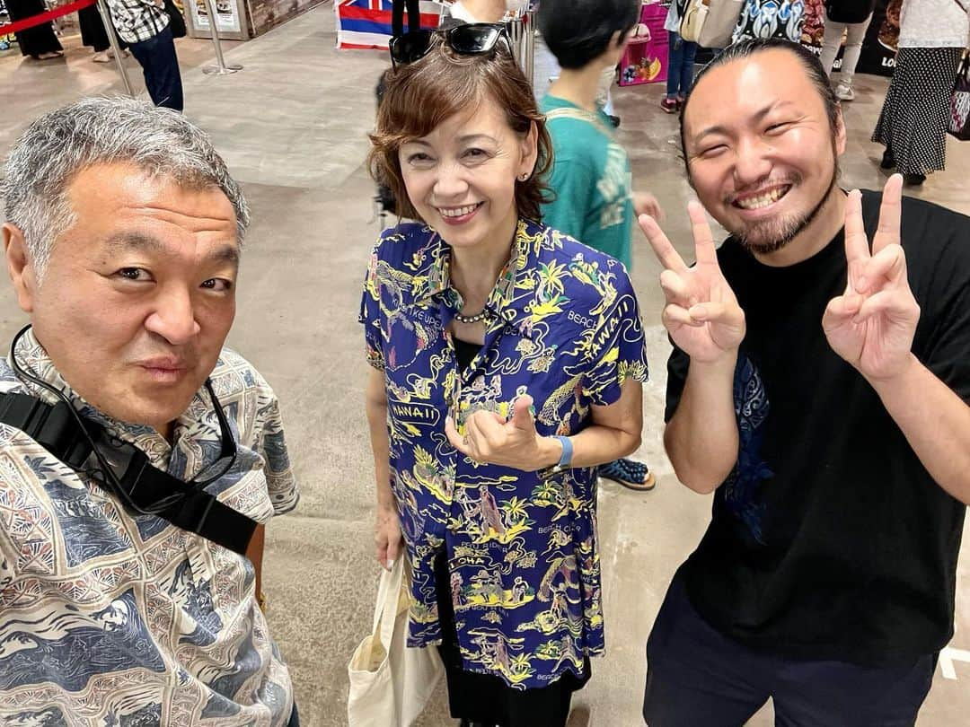 古本新乃輔さんのインスタグラム写真 - (古本新乃輔Instagram)「さてさて 『ウクレレピクニック 2023』  我がPUALILIウクレレ同好会 無事に参加させて頂きました！  ここまでが大変でしたが、 楽しかったから全てが帳消しになる、ってモンです！  色々な方にもご挨拶できるし、 ご無沙汰な方にもお会いできるし、 新しい出会いも待ってるし、  ウクレレを通して 幸せな時間を過ごせる 貴重なイベントなんです。  兎にも角にも 楽しかったっ！  ご観覧頂きました皆様、 誠にありがとうございました！ ！m(_ _)m！  お会いできた皆様、 誠にありがとうございました！ *\(^o^)/*  #ウクレレピクニック #PUALILIウクレレ同好会 #横浜ハンマーヘッド  #古本新乃輔」9月11日 4時10分 - shinnosukefurumoto