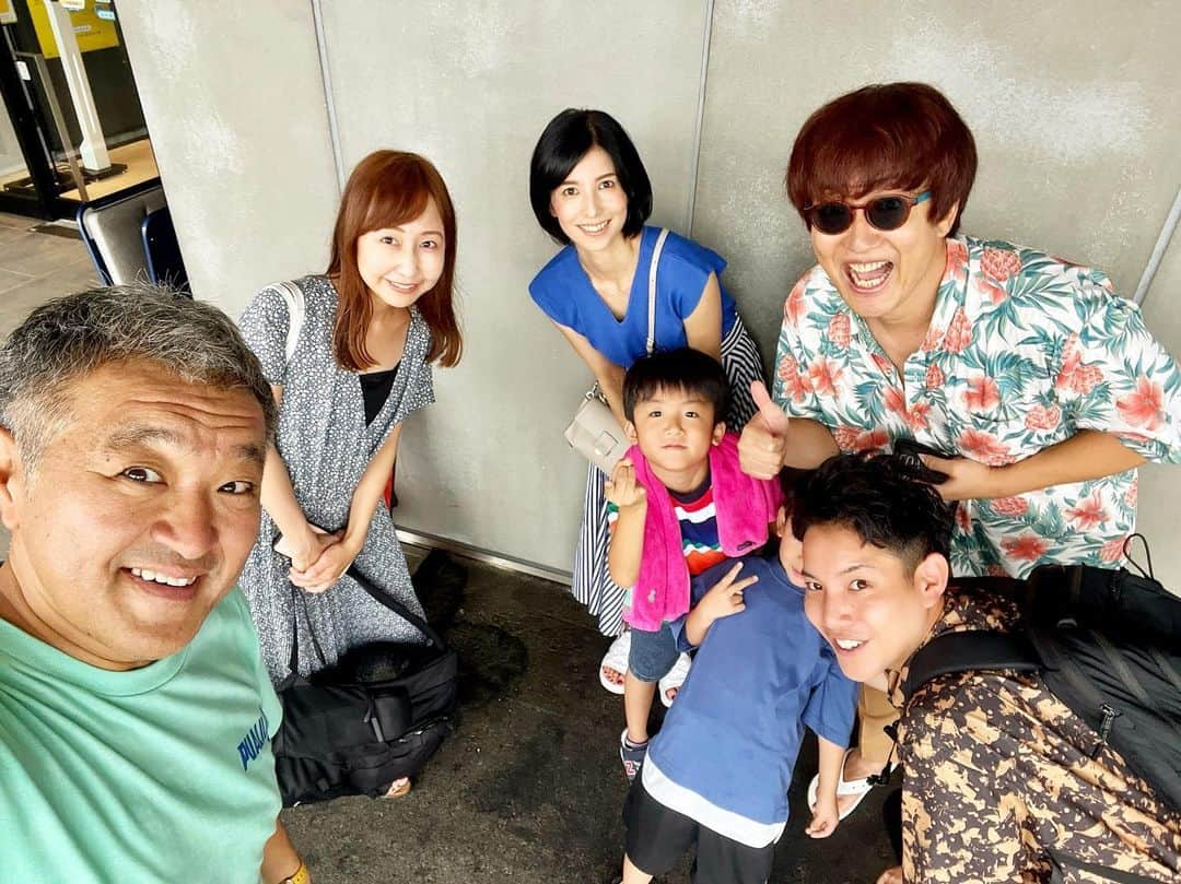 古本新乃輔さんのインスタグラム写真 - (古本新乃輔Instagram)「さてさて 『ウクレレピクニック 2023』  我がPUALILIウクレレ同好会 無事に参加させて頂きました！  ここまでが大変でしたが、 楽しかったから全てが帳消しになる、ってモンです！  色々な方にもご挨拶できるし、 ご無沙汰な方にもお会いできるし、 新しい出会いも待ってるし、  ウクレレを通して 幸せな時間を過ごせる 貴重なイベントなんです。  兎にも角にも 楽しかったっ！  ご観覧頂きました皆様、 誠にありがとうございました！ ！m(_ _)m！  お会いできた皆様、 誠にありがとうございました！ *\(^o^)/*  #ウクレレピクニック #PUALILIウクレレ同好会 #横浜ハンマーヘッド  #古本新乃輔」9月11日 4時10分 - shinnosukefurumoto