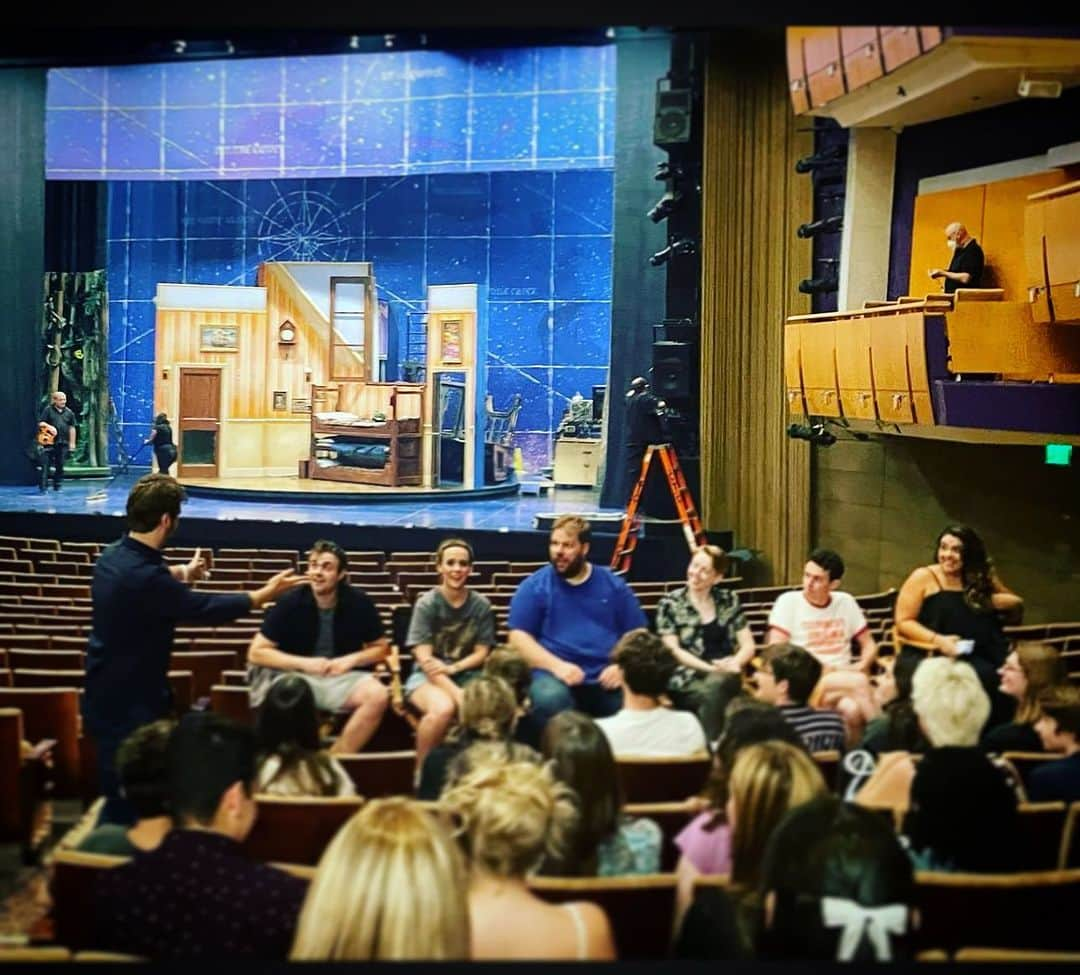 Terry Matalasさんのインスタグラム写真 - (Terry MatalasInstagram)「Another one from yesterday’s Q&A with the brilliant @peterpanbway cast and the @theatercvhs drama department. #peterpangoeswrong. Special thanks to @leaskchris for putting it all together.」9月11日 4時11分 - terrymatalas