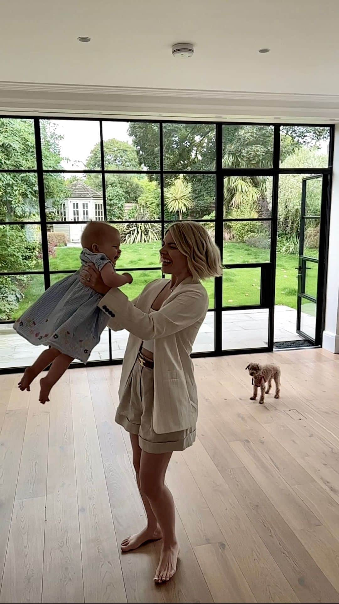 Mollie Kingのインスタグラム：「So special showing Annabella our new home for her to grow up in ❤️ I can’t wait to see what memories we make here!」