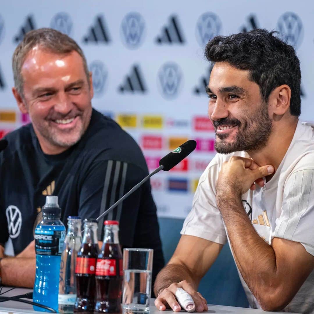 イルカイ・ギュンドアンのインスタグラム：「Danke für die gemeinsame Zeit, die gegenseitige Wertschätzung und die Zusammenarbeit, Hansi 🇩🇪⚽ Du bist ein super Mensch & Trainer - es ist sehr schade, dass wir als Mannschaft dein großes Vertrauen in uns nicht zurückzahlen konnten! Wir werden als Team weiter versuchen, zu lernen, um stärker zurückzukommen für eine erfolgreiche Heim-EM 2024 - auch für dich! Ich wünsche dir für die Zukunft nur das Beste! 🙏🏼 @dfb_team」