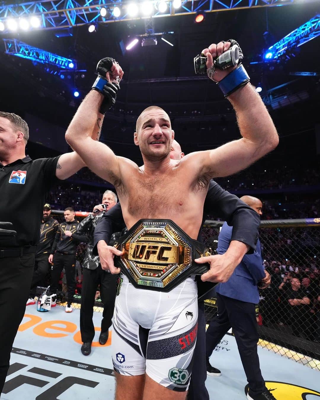 UFCのインスタグラム：「The Sean Era is here 🏆 #UFC293」