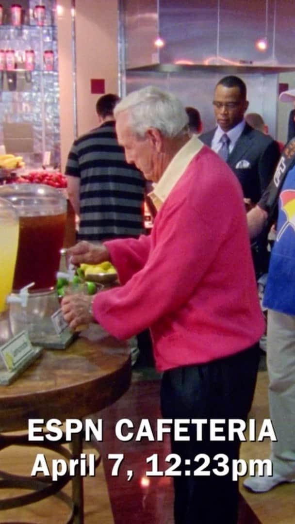 PGA TOURのインスタグラム：「It doesn’t get more 𝘼𝙧𝙣𝙤𝙡𝙙 𝙋𝙖𝙡𝙢𝙚𝙧 than this 🍹」