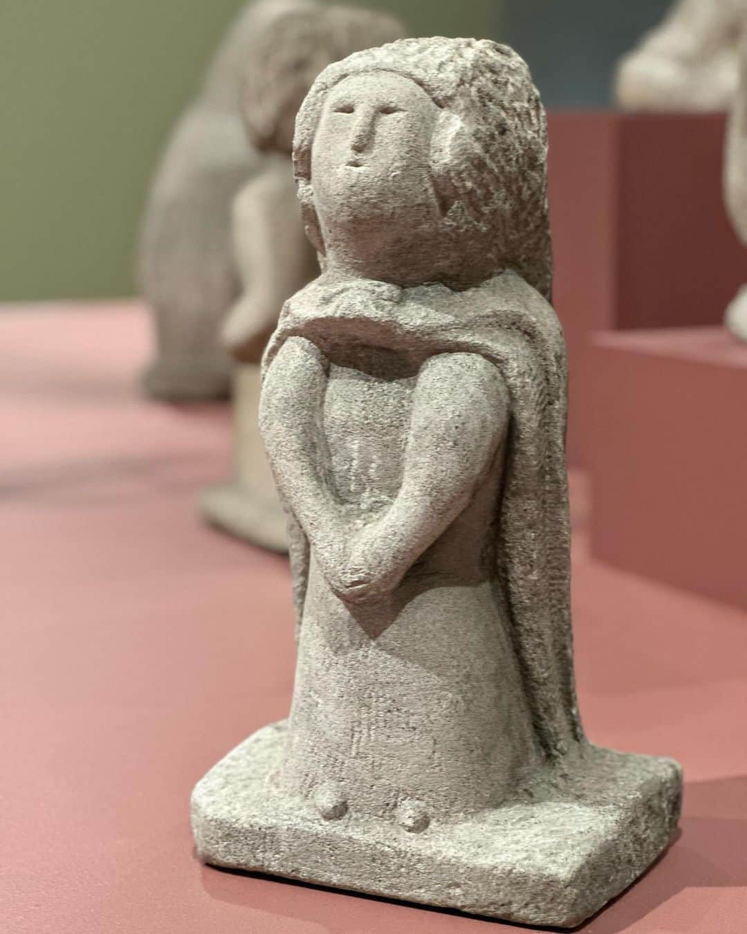 KAWSONEさんのインスタグラム写真 - (KAWSONEInstagram)「Spent the morning visiting William Edmondson: A Monumental Vision on it’s last day open at the @barnesfoundation So great to see this many sculptures in one room. #williamedmondson #barnesfoundation」9月11日 5時05分 - kaws