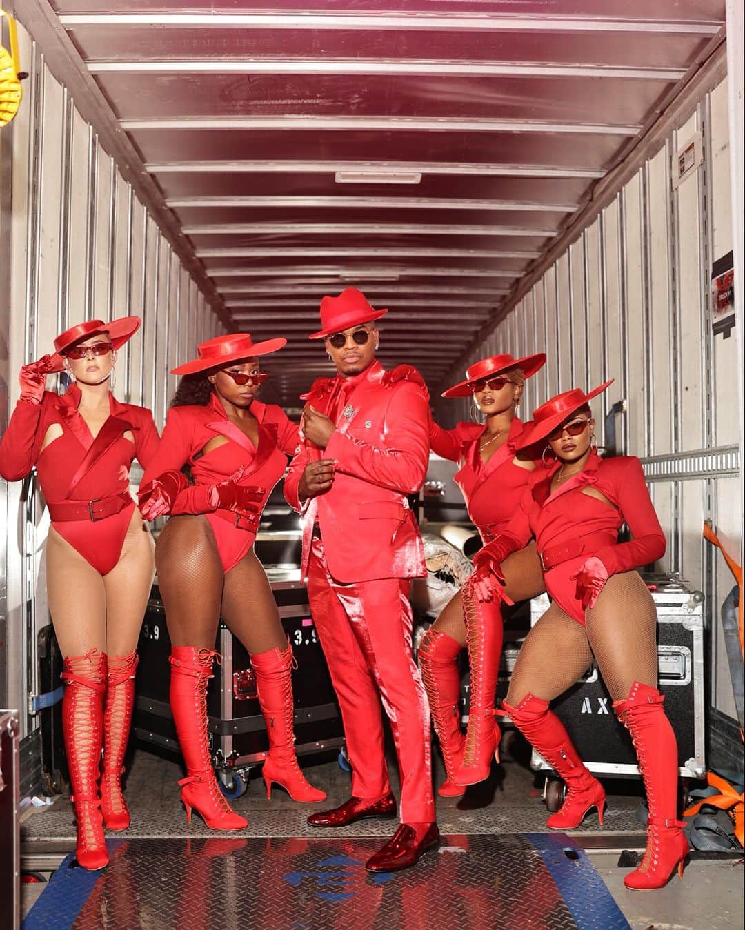 NE-YOのインスタグラム：「WE AIN'T COME TO PLAY LAST NIGHT! 🥂🌹#ChampagneAndRosesTour #SOLDOUT  📸: @sterlingpics」