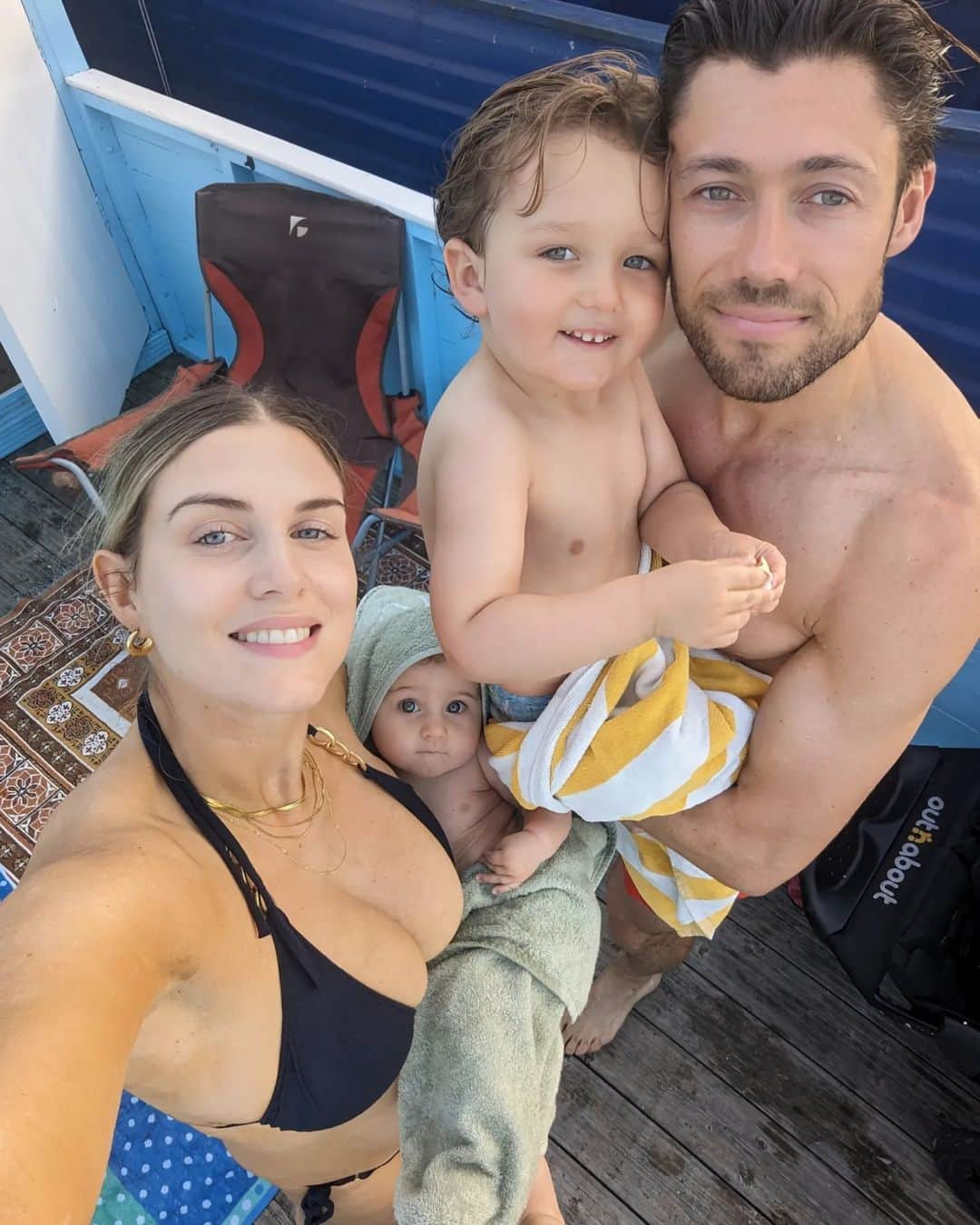 Ashley Jamesさんのインスタグラム写真 - (Ashley JamesInstagram)「Little family beach day for Tommy's birthday was the perfect way to end of this amazing summer weather. ✨💙☀️  Swipe all the way to the end to see the reality of my Postnatal body when it's unposed - I think it's so important to show my body being a body. I am still so grateful and love it for bringing me my babies and it's still recovering. I treat it with kindness and patience. 🙏  I hope you all had a nice weekend. 🙏」9月11日 5時27分 - ashleylouisejames