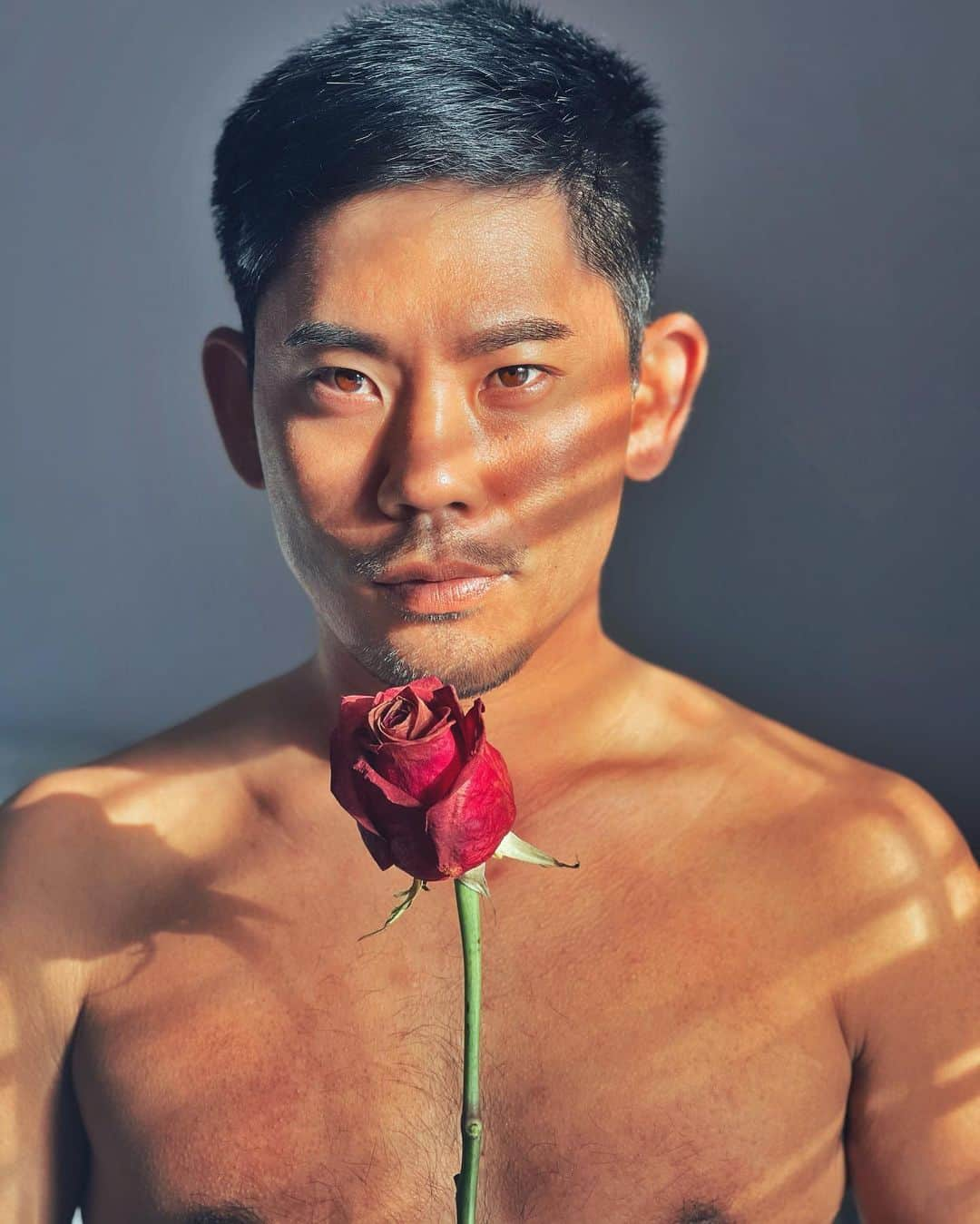 タッド・フジカワさんのインスタグラム写真 - (タッド・フジカワInstagram)「Today makes 5 years since I came out as gay. And I can confidently say that I’ve never been gayer.😂 Being a part of the LGBTQ community has allowed me to find myself. The friendships I’ve made through coming out has changed my life. Seeing so many people be out and proud has given me the courage to do the same. I never thought that I’d be able to live as authentically and unapologetically as I do today. I feel like I’m becoming the best version of ME and it’s been very fulfilling.   I’m so grateful for the opportunities I’ve had to help others in their own journey. That was the main reason why I publicly came out. So I could inspire others, just as so many have done for me. Being given the platform to do that for people is more than I could have ever asked for.  Although my journey has been very positive, it hasn’t come without its challenges as well. Being in an unhealthy/abusive relationship for two years was a big eye opener for me. I learned so much about myself, both good and bad. In that period, I forgot my worth. I tried so hard to save someone else while losing myself in the process. I lost my peace and my mental health. I started having anxiety/panic attacks, couldn’t sleep, and I felt so much shame. It’s still a struggle at times to deal with some of the residual trauma that comes with it. But it has been so fulfilling to find my own strength again. If anyone is going through something similar, please don’t hesitate to reach out to me, get help from a therapist or someone you trust. It can be isolating but you are not alone.  In my coming out post, I wrote, “So I dare you…spread love. Let’s do our part to make this world a better place”. This time, I want to add a little more. BE VULNERABLE. SHARE YOUR STORY. CELEBRATE YOURSELF. BE VISIBLE. BE YOU. You never know how it can change someone’s life. Lastly, I want to thank every single person who has been a part of my journey. Thank you to those who have inspired me. Thank you to all my friends and family who have supported me and loved me unconditionally through it all. I love every single one of you so much. You’ve given me a chance to live my best life and I am forever grateful.🩷❤️🧡💛💚🩵💙💜」9月11日 4時30分 - taddy808