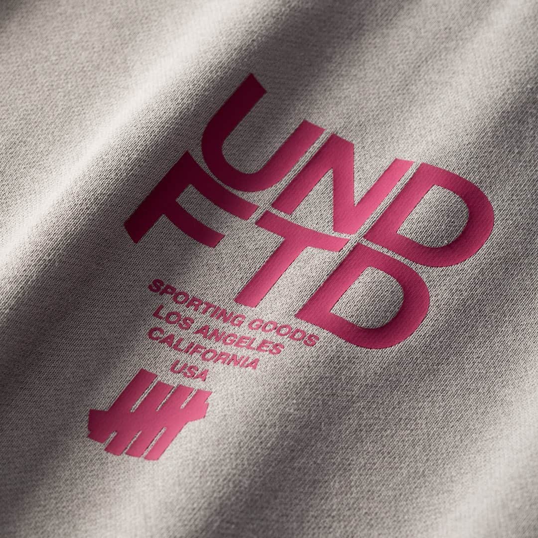 UNDFTDさんのインスタグラム写真 - (UNDFTDInstagram)「A detailed look into UNDEFEATED FALL 23 - Drop 3  Introducing the UNDEFEATED Logo Lockup Pullover Hood and the Roots Crewneck. Both pieces are constructed from a cotton/polyester fleece blend and feature a ribbed waistband and cuffs, soft hand screen printed logos and a flag label. The Logo Lockup Pullover Hood is available in Lunar Grey, Wine and Black and the Roots Crewneck is available in Lunar Grey, Admiral Blue and Black.   Available now exclusively at all UNDEFEATED Chapter Stores and Undefeated.com」9月11日 5時33分 - undefeatedinc