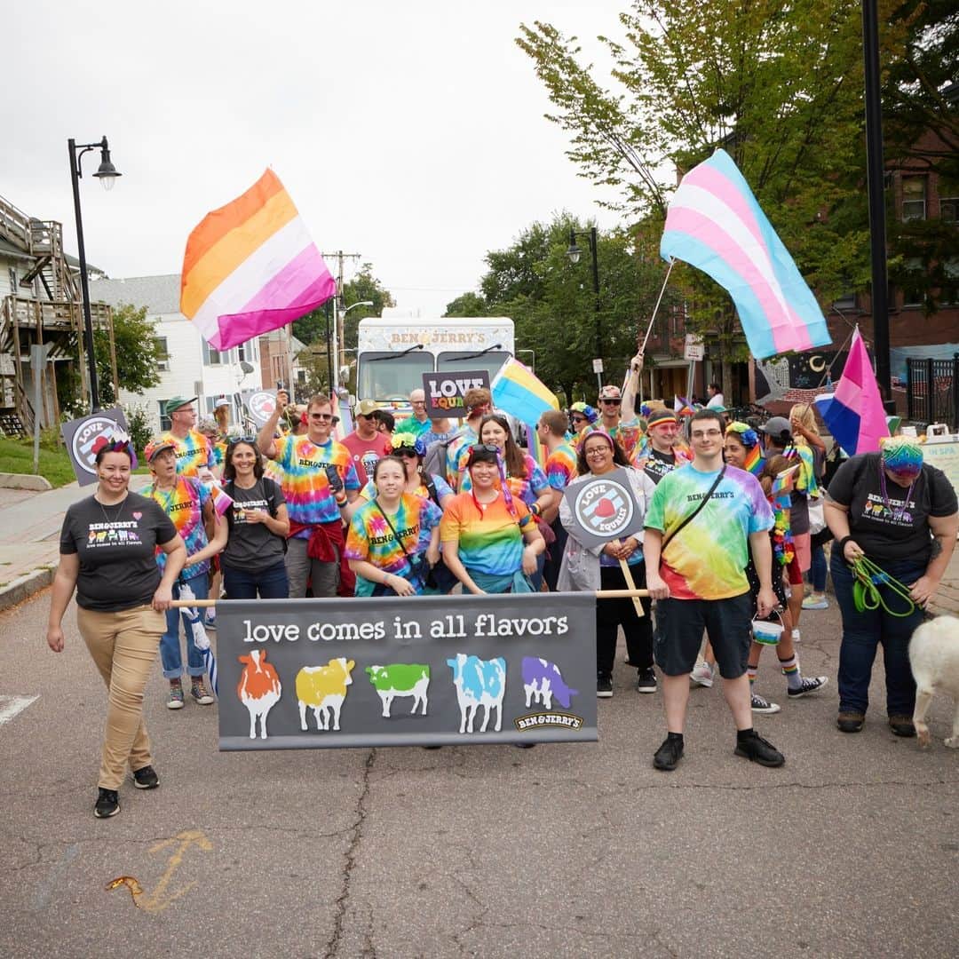 Ben & Jerry'sのインスタグラム：「We're celebrating 🏳️‍🌈 PRIDE 🏳️‍⚧️ in our home town of Burlington, VT today! We're proud to be from a state with robust legal protections for LGBTQ+ folks, but we know that there's always more work to be done in communities near and far. Learn more at the link in bio.」