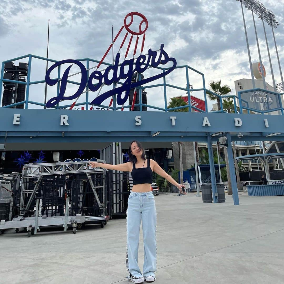 ジンジョー・リーのインスタグラム：「LA LA BABY!!! Dodgers baby!!!! 🥳❤️」