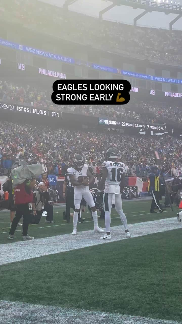 NFLのインスタグラム：「@jalenhurts and @devontasmith picking up where they left off last season.   📺: #PHIvsNE on CBS 📱: Stream on #NFLPlus」