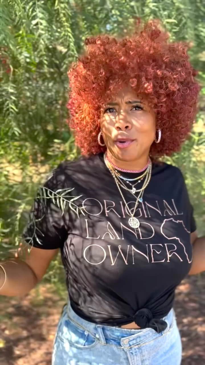 ケリスのインスタグラム：「Let’s talk pepper trees ❤️🙂 #farmfacts #health #farming (original land owners T-shirt available @ bountyandfull.com)」
