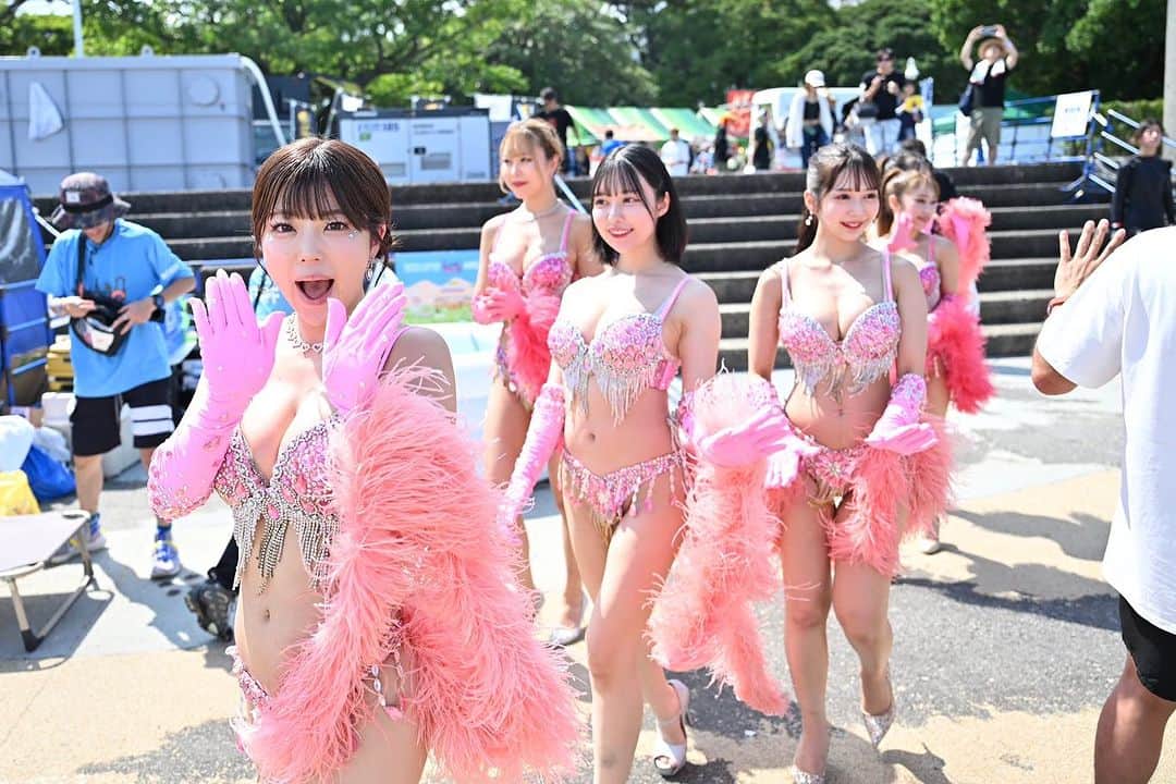 のインスタグラム：「BEPPU ONSEN SHOWER FES. 2023  #BOSF23  #bosf  #別府温泉シャワーフェス #お湯かけ音楽フェス #別府スパビーチ  最高の夏の思い出になりました‼︎ 沢山の応援ありがとうございました♪  @bosf_official @takapon_jp @minmidesu @minmi_staff_official @burlesque.tokyo @partyon_tokyo #バーレスク東京 #パリオン  撮影 @naboooow 様」