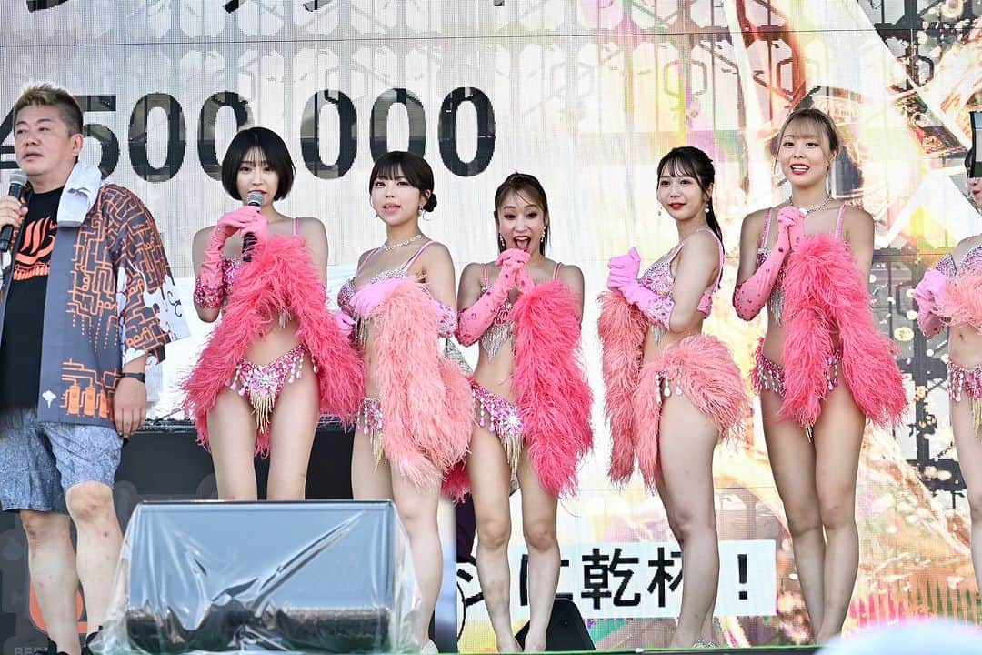 のインスタグラム：「BEPPU ONSEN SHOWER FES. 2023  #BOSF23  #bosf  #別府温泉シャワーフェス #お湯かけ音楽フェス #別府スパビーチ  最高の夏の思い出になりました‼︎ 沢山の応援ありがとうございました♪  @bosf_official @takapon_jp @minmidesu @minmi_staff_official @burlesque.tokyo @partyon_tokyo #バーレスク東京 #パリオン   撮影 @naboooow 様」