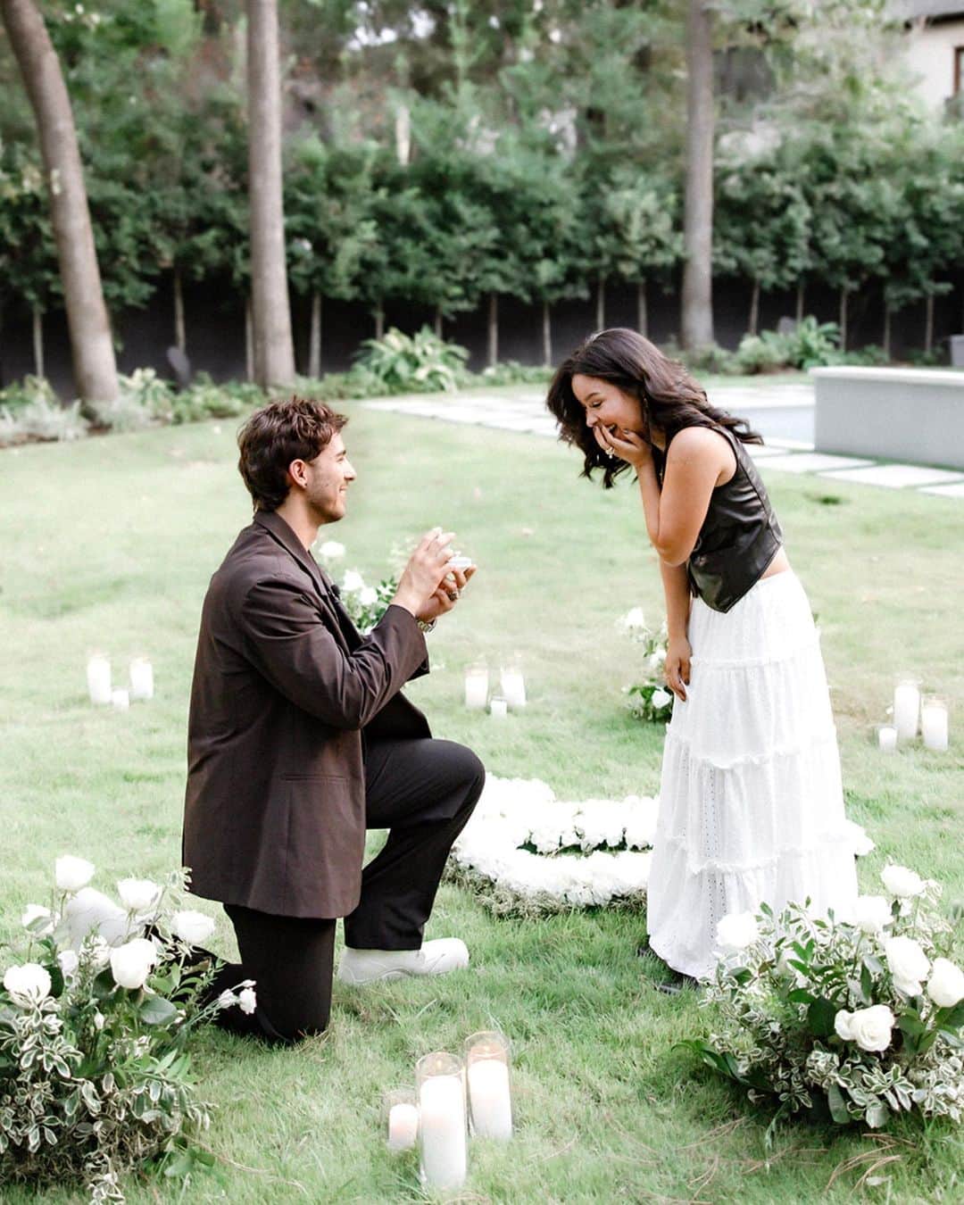 シエラ・ラミレスのインスタグラム：「Spoiler alert: I said YES! 💍🤍  I prayed for a love like yours @othrsyde. I also couldn’t have dreamt up a better proposal if I tried.…in my hometown with everyone I love! You are the most thoughtful person & I can’t wait to annoy you for the rest of my life hehehe I’m the luckiest girl in the world🤍  BIG thank you to all of my friends who flew out & surprised me- you made one of the best days of my life THAT much more memorable.   & Thank you thank you thank you to my sweet @crisramirez16 @savannahramirez & @delarashirvani for helping jonathan put this all together. You are truly heaven sent & I don’t know what I’d do without y’all. (I’m also very impressed on how well y’all kept this a secret!)  wow. pinch meeeee🥲🤍  & another big thank you to:  @dreamstudioshtx  @beyondbloems  @divisistrings」