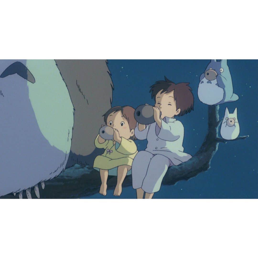 村上隆さんのインスタグラム写真 - (村上隆Instagram)「No.3 1) I thought the stance of this film in the history of Japanese animation is similar to that of "My Neighbor Totoro" when the latter appeared. The attitude of the filmmaker (Hayao-san) is to be honest with himself and to tell a story for the Japanese audience. And a very profound story at that. ※※※※※※※※※※※※※※※※※※※※   Here’s my memory of my first viewing of "My Neighbor Totoro". At the time, I was enrolled in the Japanese painting department of the Tokyo University of the Arts, and was in despair because of my weakness and inability to enter the animation industry, while I couldn't give up my way of life as an artist, either. One day in April when I was 26 years old, I went to a movie theater next to an adult-content theater in Ueno, watched "Totoro" first, then "Grave of the Fireflies," and when I went outside, I felt like my head was cracked open. I was especially shocked by “Totoro” and sobbed to the heavens, thinking that it was imperative that Japanese people made stories about Japan... (Okay I lied about sobbing, but my heart was in fact crying.) An epochal work of Japanese storytelling for the year 2023 has emerged in Totoro-esque animation. I thought this was a Japanese landscape within Asia, tailored in the style of children's literature, but made into an artistic expression of the conservative mainstream. I myself have been absorbed in the art world since I was 26, and when I was young, until I was about 45, I used to grudgingly wonder why only old people visited museums. Now that I’m old myself, I saw authentic historical paintings at Museé d’Orsay the other day and was moved, realizing that are things that you simply don't understand until you become an old person. That is, you have to have accumulated a certain level of layered culture to be able to appreciate art. Even if you think you understand a concept, it is difficult for it actually make sense unless you have experienced it firsthand, and that is why appreciating art becomes more interesting as you get older.」9月11日 6時41分 - takashipom