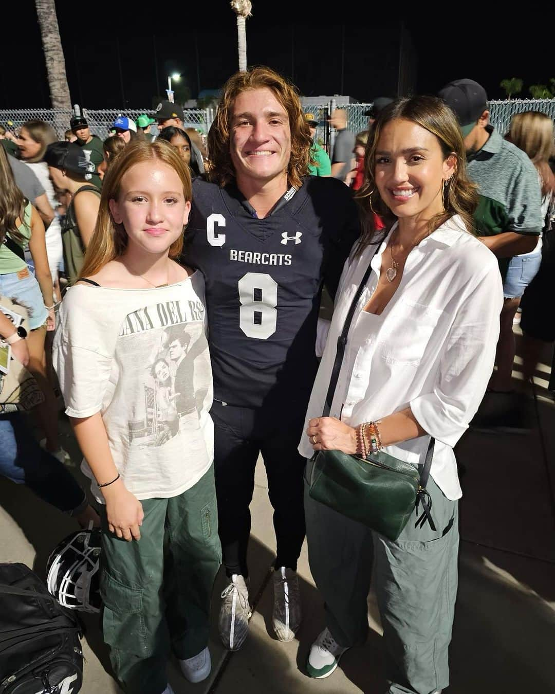 ジェシカ・アルバのインスタグラム：「So proud of my nephew #Carter for taking home the W last night 🏈👏🏽🥳 #goBearcats #BonitaFootball」