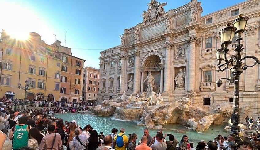 熊谷紗希のインスタグラム：「🙋🏻‍♀️❤️ROMA🇮🇹 gelatoが美味しすぎて最高です😋またローマの素敵な場所を紹介出来るように、もっと色んなところを散策してみたいと思います🫡 #感謝」
