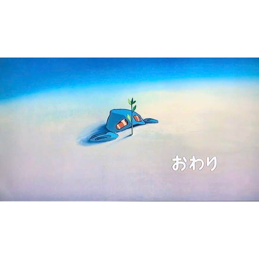 村上隆のインスタグラム：「No.7 6) I interpreted the parakeets as a character symbolizing the 70s’ plastic public housing and frivolous sense of peace. And the crowds in the parakeet kingdom may be the students in the era’s campus activism and conflict? ※※※※※※※※※※※※※※※※※※※※※   As a visual, the parakeets pose the great mystery in the film. Why are they depicted so ugly? Could they be a self-portrait of the Japanese living in the ubiquitous 1970s apartment complexes? When I was a kid, all the slightly rich people (relatively speaking, that is, since my family was so intensely poor that everyone else looked rich...) had parakeets. Parakeets, needless to say, are imported birds in Japan. The blue heron is a bird native to Japan, but it has become a bald old man in the film, and in contrast the parakeets form a faceless crowd. They have a king, and they all carry him up. That scene seems to evoke the imported student activism of the 60s. A number of dramatic films have depicted the tragedy of the era’s student movement, but Hayao-san has portrayed it as a comedy. I thought that the scene where the parakeet king smashes the stones at the end was also a critical representation of the imported political movements in Japan, in the sense that nothing changes even when the stones are smashed.   7) The meaning of the geometric forms of the stones stacked up is a symbol of the shit dogma of Japanese art education. ※※※※※※※※※※※※※※※※※※※※※   Now on to the issue of the geometry of the stacked-up stones. Everyone calls them "stones" in the film but for those of us who studied for the art university entrance exams, they remind us of the most abominable plaster geometric forms. In the film, the "stones" all have chipped corners, just the same as the geometric plaster casts that we used to see in the art classrooms.」