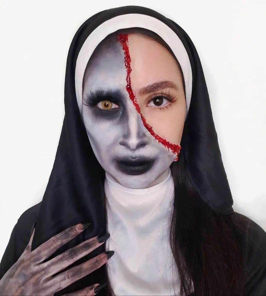 のインスタグラム：「🔥💄 Unleash your inner divinity.😇✨Tag us in your divine Cremated looks using #JeffreeStarCosmetics. #MakeupGoddess #BeautyBlessings #CrematedPalette #TheNun #UnleashYourInnerGlow 🌟🙌」