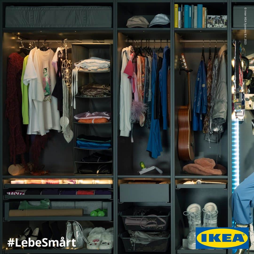 IKEA Austriaのインスタグラム：「Zack! Nach Farbe geordnete Stirnbänder, Video-Outfits und die allererste Gitarre. Das ist der PAX von @elipreiss911 🎉 Was ist in eurem drinnen? #IKEA #IKEAat #PAX #LebeSmårt」