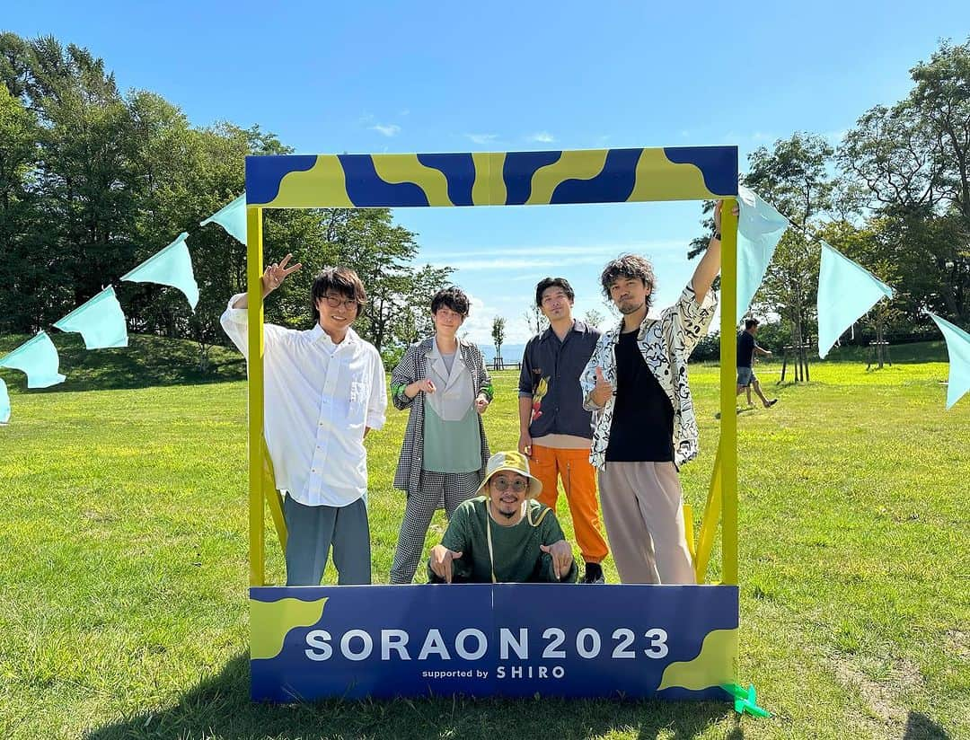 wacciのインスタグラム：「2023.09.10  #SORAON2023  supported by #SHIRO  新十津川町ふるさと公園【北海道】 ---  2年ぶりの北海道でのライブ ありがとうございました🙌✨  《Set List🎧》 M01 インク M02 別の人の彼女になったよ M03 恋だろ M04 フレンズ M05 最上級 M06 大丈夫  @soraonfes  #空の青さと音楽と #wacci」