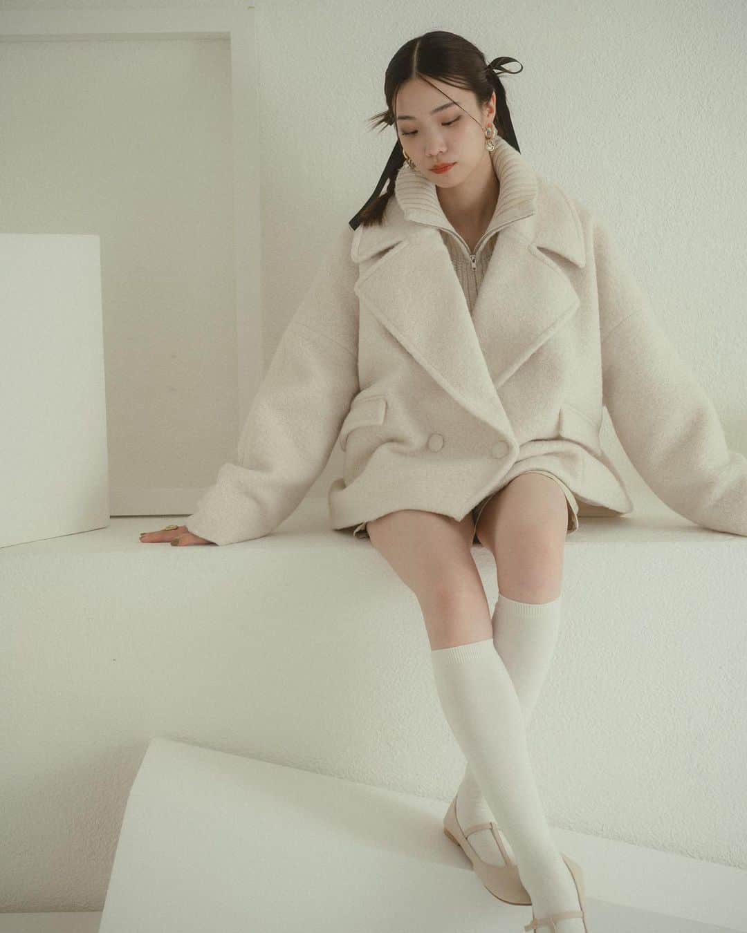 Vannie Officialのインスタグラム：「boucle big collar coat ivory / beige / gray ¥9,900(tax in) #vannie_u」