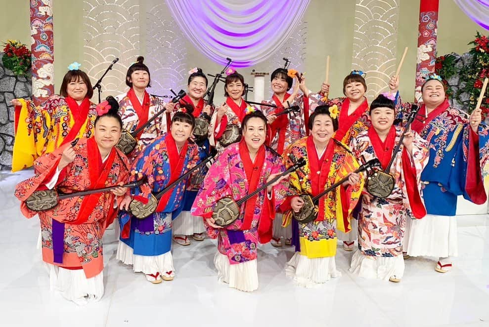 バービーさんのインスタグラム写真 - (バービーInstagram)「温泉同好会in 沖縄🌺 今年の夏もみんなで笑った笑った😂  沖縄居酒屋行ったら、一緒に沖縄民謡歌えるから、最高の一芸を手に入れた🫶」9月11日 17時06分 - fallin.love.barbie