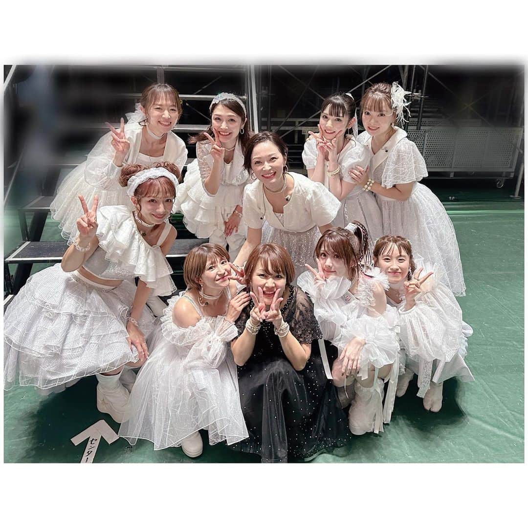 辻希美のインスタグラム：「昨日の写真達…❤️✨✨"  見返してると未だ夢のような感覚で…不思議な気持ちになる✨ 昨日にまた戻りたいな💕って✨  本当に最高に幸せな時間をありがとうございました🙇‍♀️💕💕✨"  ハロー!プロジェクト最高⭐️」