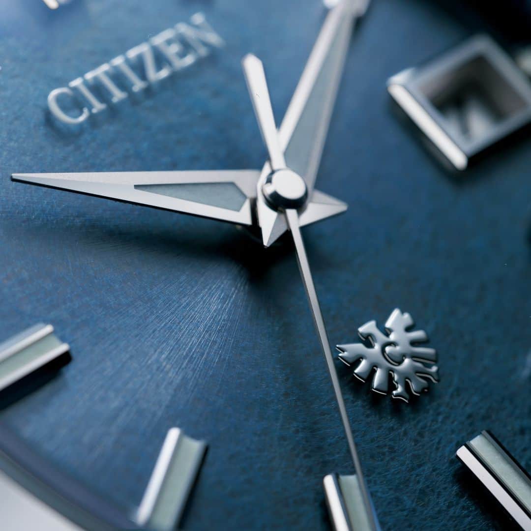 CITIZEN（シチズン時計）さんのインスタグラム写真 - (CITIZEN（シチズン時計）Instagram)「『ザ・シチズン』から年差±5秒「光発電エコ・ドライブ」藍染和紙文字板モデルをご紹介。  愛さずにはいられない、人生に永く寄り添うに値する1本を求めて。 辿り着いたのは、日本の染色技法「藍染」を土佐和紙に施した、唯一無二の文字板。 腕もとで静かに佇む、ジャパンブルーを纏った藍染和紙の姿は、人生の豊かさを知る貴方にこそふさわしい。  美しき日本の青を、その腕に。  【AQ4091-56M ￥440,000 (税抜価格￥400,000)】  #シチズン #マイシチズン #citizen #citizenwatch #betterstartsnow #腕時計 #時計 #時計好き #腕時計好き #腕時計好きな人と繋がりたい #時計好きな人と繋がりたい #腕時計くら部 #watch #watches #wristwatch #watchfan #watchlover #ザシチズン #thecitizen #高精度 #高品質 #シンプルコーデ #シンプル系統 #年差5秒 #ecodrive #エコドライブ #和紙 #藍染 #ジャパンブルー」9月11日 17時19分 - citizenwatchjp