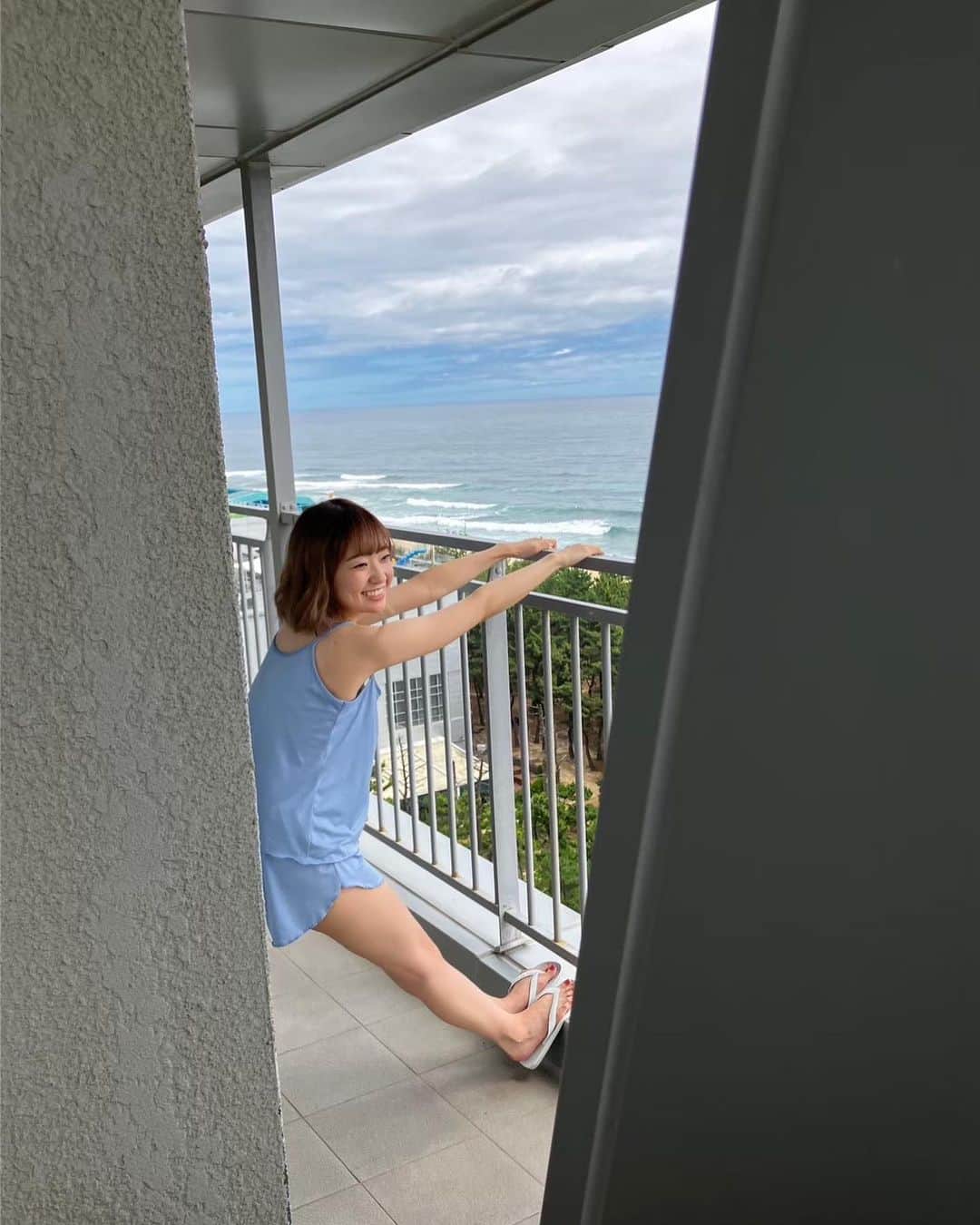 大橋彩香のインスタグラム：「オフショット📸  #あやからしさ全開   9月13日発売😁 大橋彩香1st写真集「らしさ」  こっちも見てぇ〜(スタッフ)  #大橋彩香」