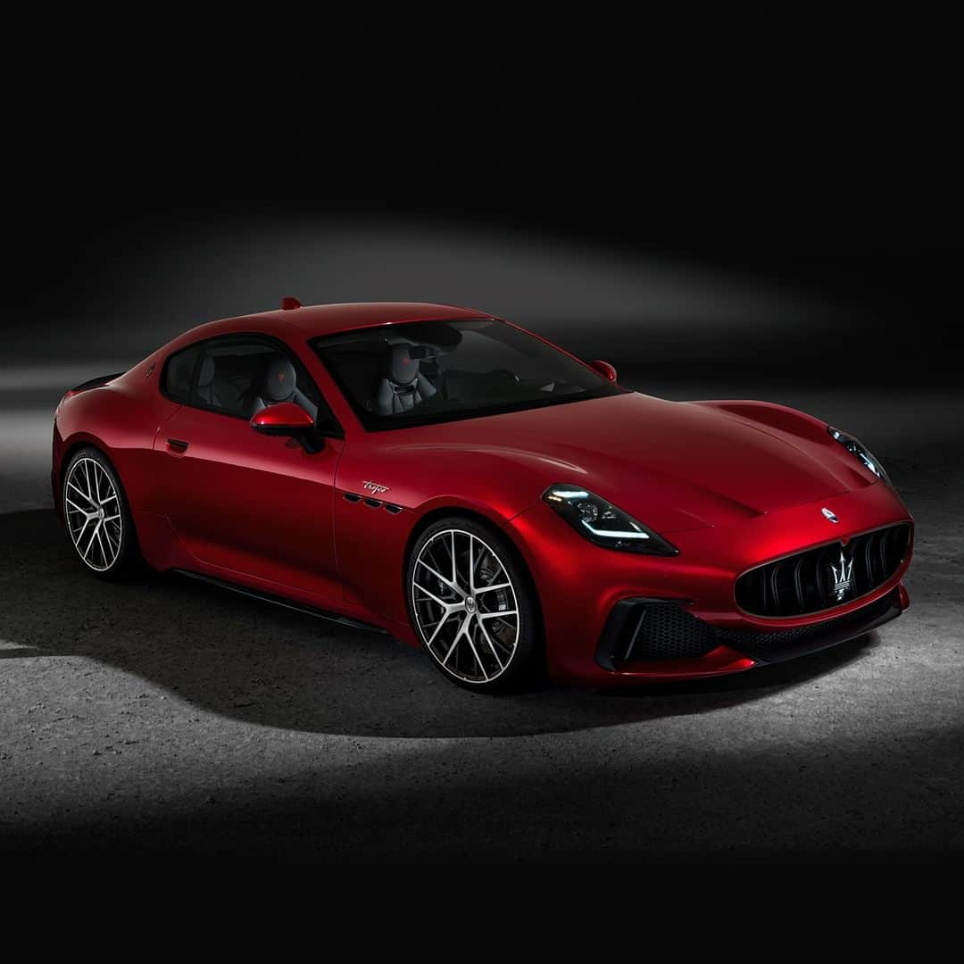 Maserati Japan | マセラティ ジャパンのインスタグラム：「GranTurismo - Japan Round 2023 -  2023年9月18日（月・祝）までの間、マセラティ正規ディーラーにて新型グラントゥーリズモに触れていただける機会をご用意いたしました。 日本に初上陸したマセラティの象徴ともいえる新型グラントゥーリズモの実車に触れていただける、またと無い機会になります。是非お近くのショールームへお越しください。  今週の実施スケジュール： 9/15（金）〜9/16（土）　マセラティ 高松 9/17（日）〜9/18（月・祝）　マセラティ 福岡  ※写真のモデルは欧州仕様となり、展示車両とは異なります。 ※一部のディーラーが対象となります。詳しくは下記にてご確認ください。  https://www.maserati.com/jp/ja/shopping-tools/maserati-granturismo-japan-round-2023  #Maserati #マセラティ #MaseratiJapan #マセラティジャパン #GranTurismo #グラントゥーリズモ」