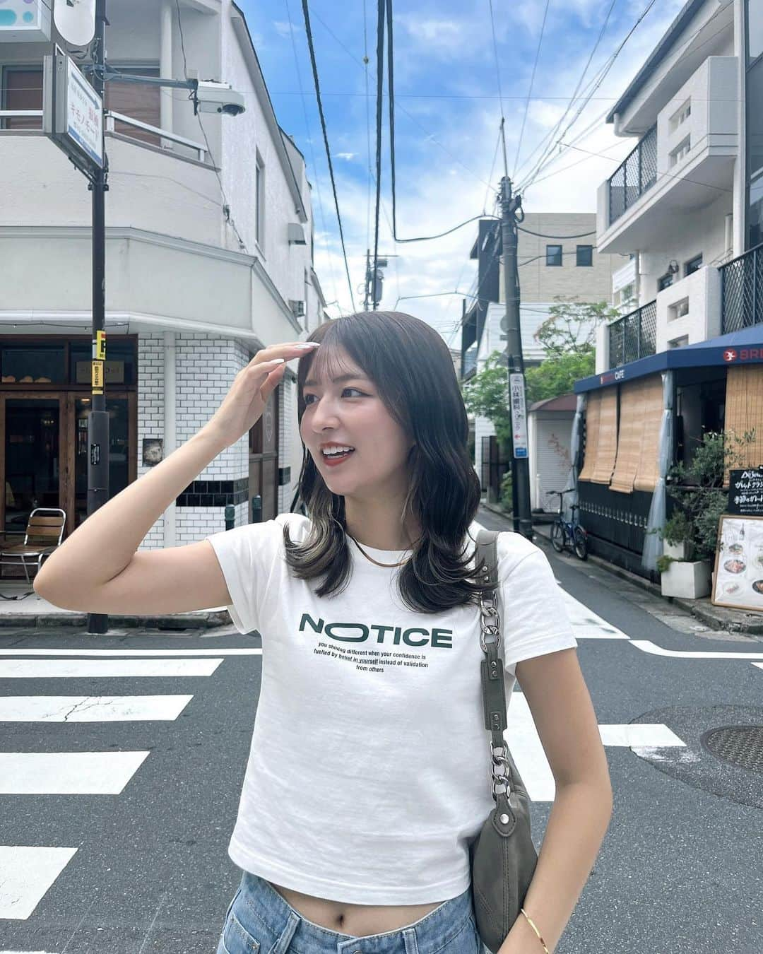 市野莉佳さんのインスタグラム写真 - (市野莉佳Instagram)「. new hair~✂️ 何も決めずに美容院行って インナーカラーしてもらった :)♡ 髪の毛もサラサラなってうれしい !! イメチェンや ✌🏻  @kiko414_m ちゃんと りこと3人でお願いして、 @kengo____24 くんの撮り方真似して いっぱい笑った楽しい日でした 🎗️笑 髪の毛お洒落にしてくれてありがとう~♡ . #りかりこ #双子 #インナーカラー #ヘアカラー #イメチェン #デニム #コーデ #夏服 #夏コーデ #ファッション #haircolor #denim #fashion #ootd #instagood」9月11日 17時27分 - ichirika_62