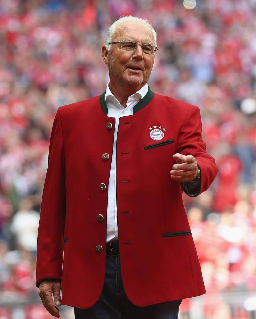 バイエルン・ミュンヘンさんのインスタグラム写真 - (バイエルン・ミュンヘンInstagram)「The Kaiser turns 7⃣8⃣ today!   Happy birthday, Franz #Beckenbauer 🥳  #MiaSanMia」9月11日 17時39分 - fcbayern