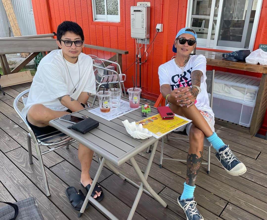 吉永啓之輔のインスタグラム：「朝からしつこくLINEして  コーヒー行ってきたわ😎 @tace_kmment   #宮古島」