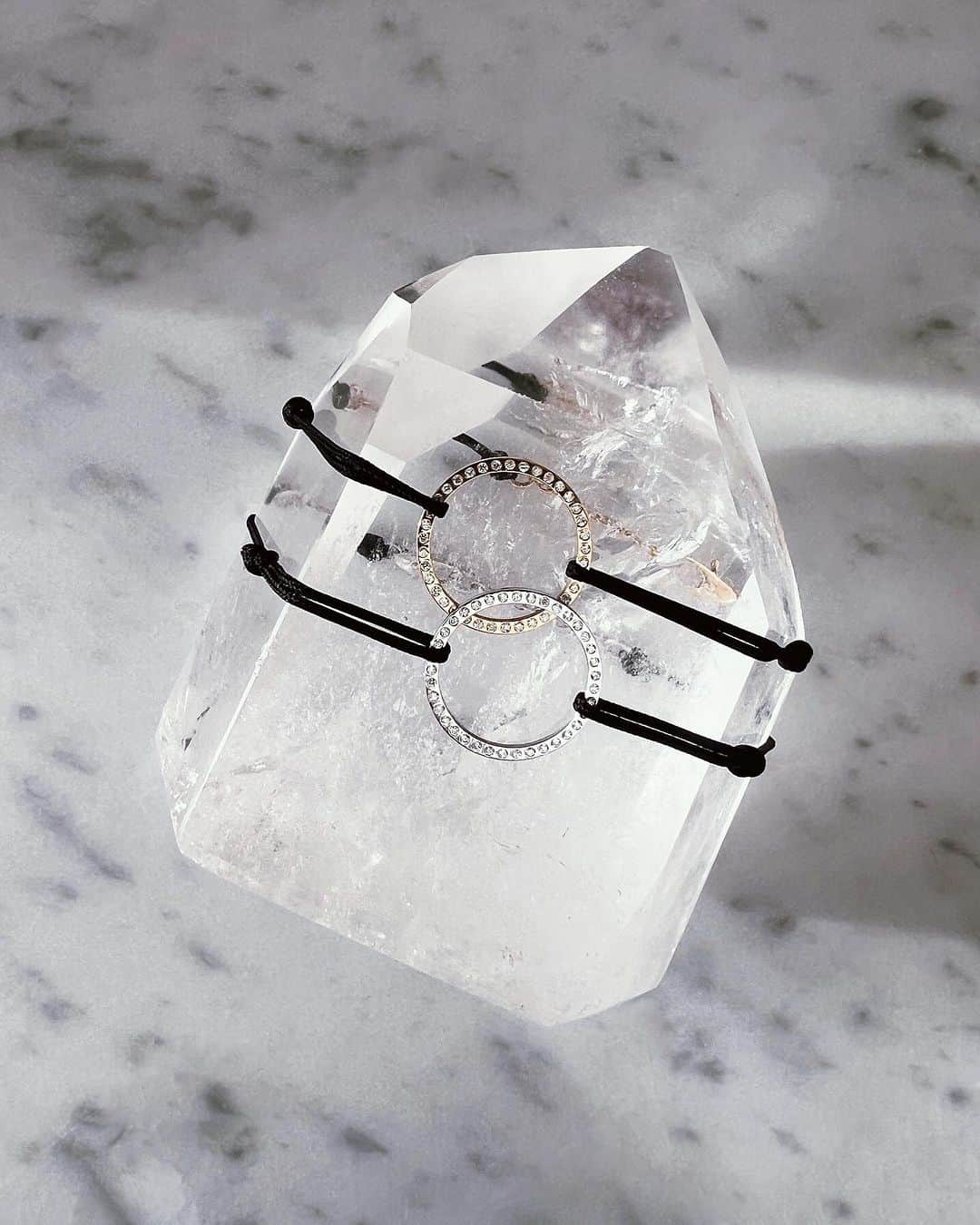 のインスタグラム：「Circle Cord Bracelet Available at fivethirtypark.com  Circle cord bracelet with 0.14 carats of white diamonds. With this bracelet’s adjustable a sliding knot, you can easily create bracelets that will fit wrists securely and comfortably. Currently on offer in two colors of gold.   #530park #fivethirtypark #mensjewelry #unisexjewelry #unisex #GenderNeutralJewelry #jewelry #jewellery #finejewelry #ファイブサーティパーク #ユニセックスジュエリー #メンズジュエリー」