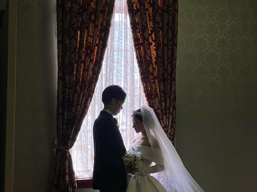 ラヴィ•ファクトリーさんのインスタグラム写真 - (ラヴィ•ファクトリーInstagram)「. 【写真で叶える結婚式】 . こちらのお写真は @botan___sue さんから リグラムさせていただきました✨  名古屋市市政資料館での前撮りは 洋装でのお写真でモダンな雰囲気に...🕊️ 和装フォトも洋装フォトもお任せください📸 . —————— @laviefactoryをフォローして #laviefactory #ラヴィファクトリー のハッシュタグをつけて お写真を投稿してみてくださいね✳︎ . こちらの公式IG（@laviefactory） で取り上げさせていただきます✨ . 思わず笑顔になれるハートのある 「家族写真」はラヴィクルール* >>>@laviecouleur_official . #wedding #weddingphotography #photo #ハートのある写真 #instawedding #結婚写真 #ウェディング #ウェディングフォト #撮影指示書 #ロケーションフォト #前撮り #写真好きな人と繋がりたい #フォトウェディング #卒花 #後撮り #ウェディングニュース #前撮り小物 #前撮りフォト #前撮りアイテム #ウェディング撮影 #撮影構図 #前撮りアイディア #撮影指示書 #花嫁コーディネート #花嫁コーデ #当日写真 #結婚式フォト #披露宴フォト」9月11日 17時49分 - laviefactory