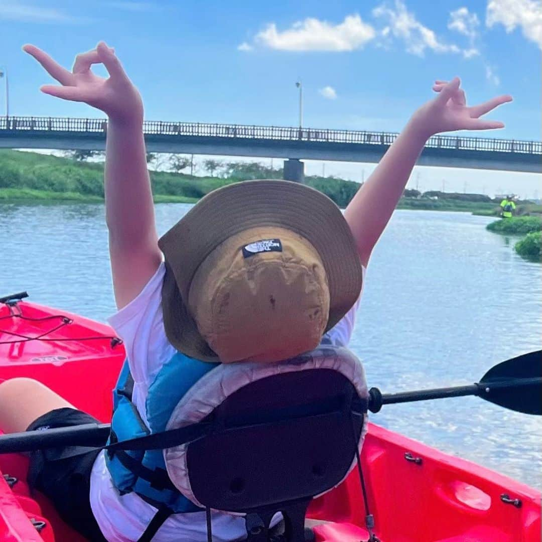 二宮こずえさんのインスタグラム写真 - (二宮こずえInstagram)「. 二宮家のたった２日の夏休み  夏休みがない我が家だったが やっとみんなが揃った2日間に 【夏】を思いっきり詰め込んだ  夏の終わりに行ってきました グランピング どうせ行くならと 夏にできなかったアレやコレを ぎゅっと詰め込んだ スイカ割りに水遊び カキ氷にバーベキュー ジップラインにカヌー そして野菜収穫体験  そんな我が家の夏休みを YouTubeでぜひ観てね  #二宮こずえCozwayChannel   #夏休み#夏の思い出 #グランピング#家族旅行 #旅行#旅行vlog #thefarm#2児ママ #アラフォー #アラフォーママ#家族の時間」9月11日 20時30分 - cozue_n