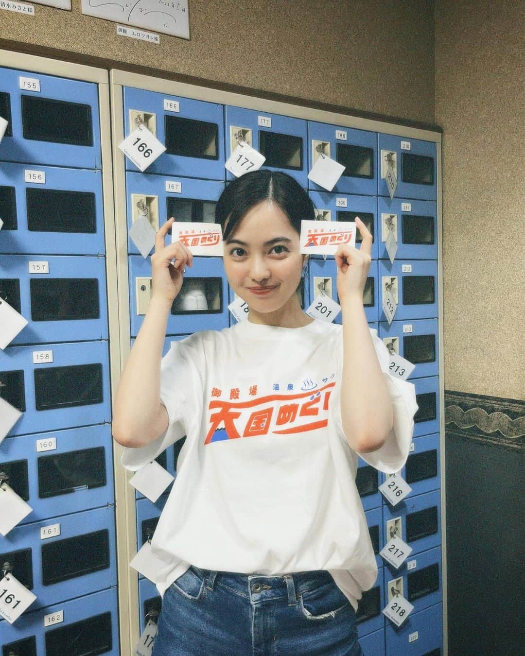 新関碧のインスタグラム：「@gotemba.tengokumeguri オフショ！ にわかすぎて、サウナーとはいえないけど、サウナが好きな私としては最高なお仕事でした🧖 御殿場ってこんなにサウナの名地だったの！？ってぐらい、面白いサウナがたくさん。 サウナ後に食べるご飯、「サ飯」がテーマだったのだけれど、どれもこれも美味しすぎて、、、普通にプライベートで行きたくなりました笑 皆さんも是非に😽 あ、ちなみに、このTシャツ愛用中です😂」