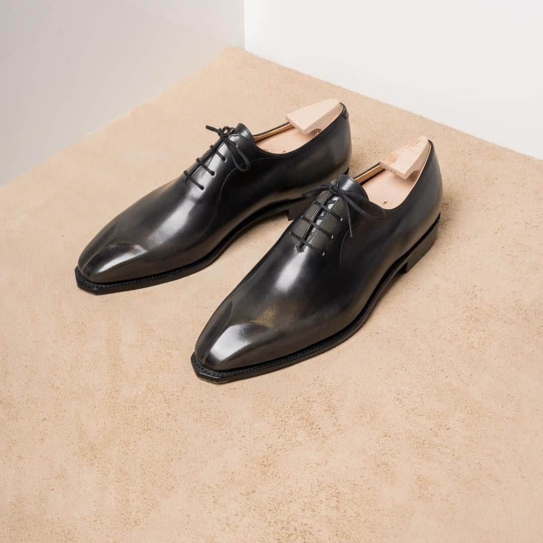 コルテさんのインスタグラム写真 - (コルテInstagram)「[Back to work season]  Treat yourself with Corthay shoes. Unlimited styles with the personalization offer.  Visit our store to create more than just a pair of shoes… but an object which will truly reflect your personality, mood, creativity. We love a challenge - you create, we’ll do it !  Here showcased :  Model : Casanova Oxford Color : Gunmetal patina color Details : Sculpted toe   www.corthay.com #corthay #classics #personalization」9月11日 18時05分 - maison_corthay