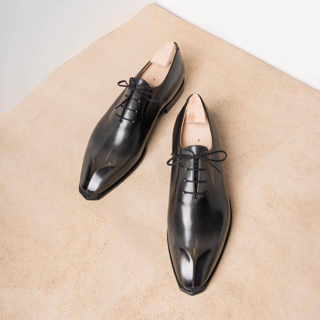 コルテのインスタグラム：「[Back to work season]  Treat yourself with Corthay shoes. Unlimited styles with the personalization offer.  Visit our store to create more than just a pair of shoes… but an object which will truly reflect your personality, mood, creativity. We love a challenge - you create, we’ll do it !  Here showcased :  Model : Casanova Oxford Color : Gunmetal patina color Details : Sculpted toe   www.corthay.com #corthay #classics #personalization」