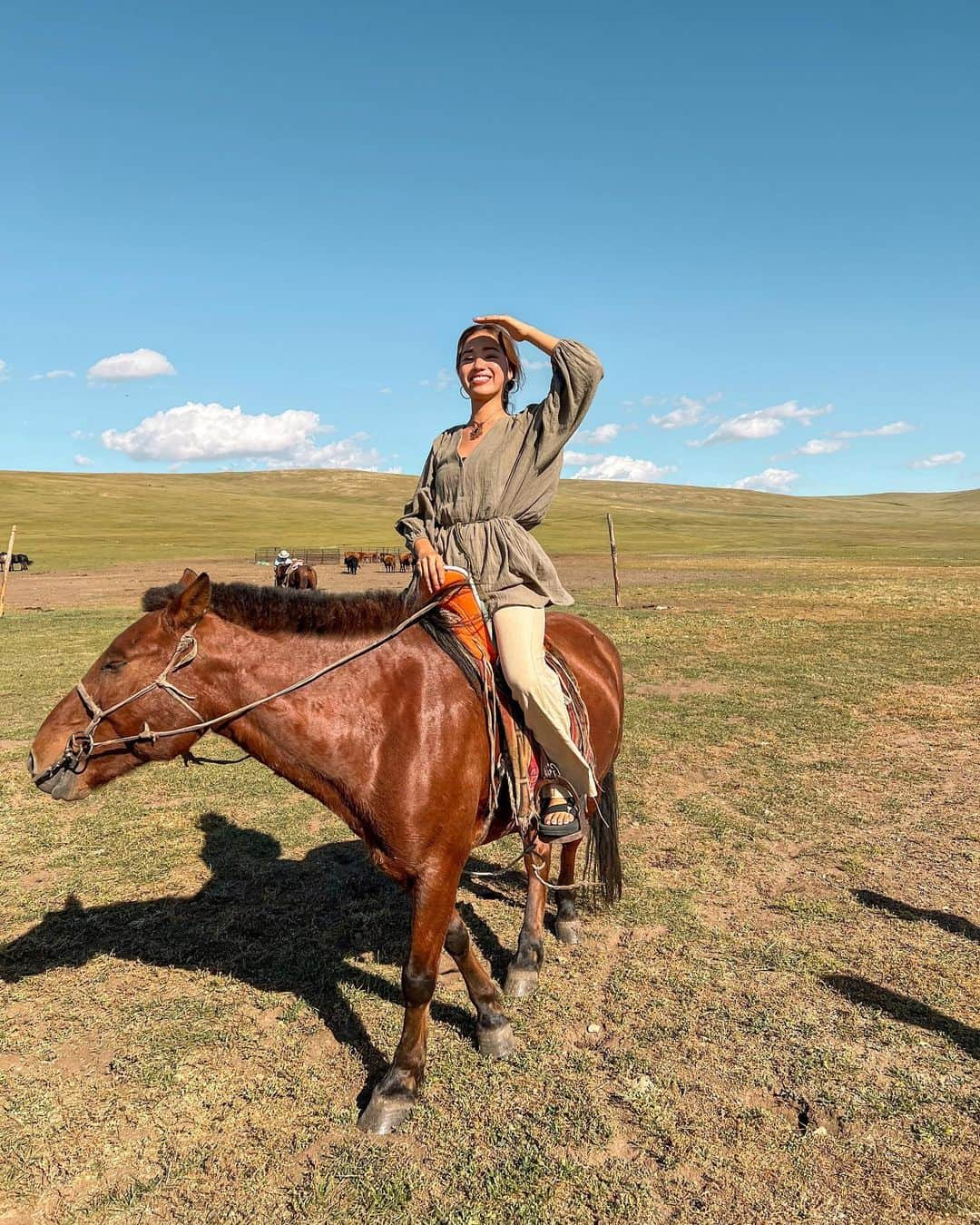 羽石杏奈さんのインスタグラム写真 - (羽石杏奈Instagram)「Nomad life in Mongolia. 🇲🇳✨❤️  モンゴルで遊牧民の家族と、生活と、 ４日間一緒に過ごさせてもらいました✴︎ ストーリーにハイライトまとめたよ🐏  今回は @trapol_official の視察でした🌏 ツアー化が楽しみ〜YouTubeも完成したらまたお知らせするね🧡」9月11日 17時58分 - hawaiianna913