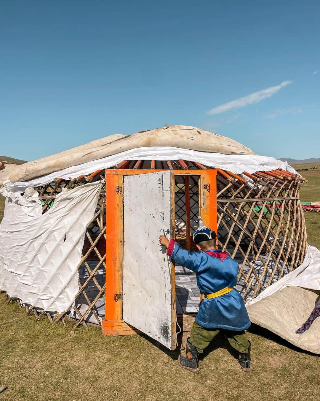 羽石杏奈さんのインスタグラム写真 - (羽石杏奈Instagram)「Nomad life in Mongolia. 🇲🇳✨❤️  モンゴルで遊牧民の家族と、生活と、 ４日間一緒に過ごさせてもらいました✴︎ ストーリーにハイライトまとめたよ🐏  今回は @trapol_official の視察でした🌏 ツアー化が楽しみ〜YouTubeも完成したらまたお知らせするね🧡」9月11日 17時58分 - hawaiianna913