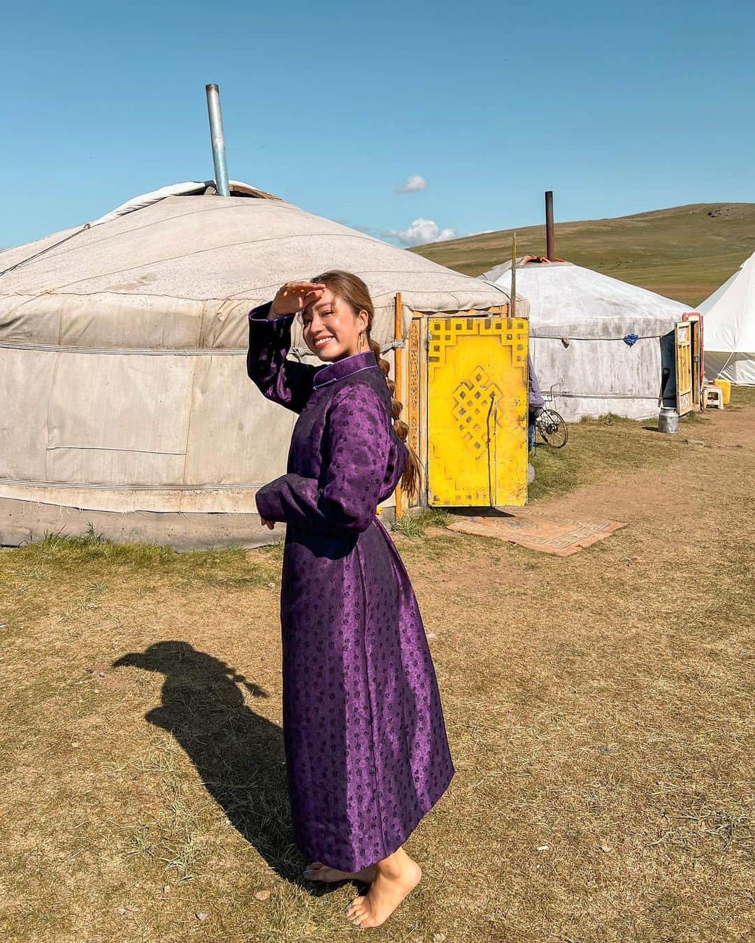 のインスタグラム：「Nomad life in Mongolia. 🇲🇳✨❤️  モンゴルで遊牧民の家族と、生活と、 ４日間一緒に過ごさせてもらいました✴︎ ストーリーにハイライトまとめたよ🐏  今回は @trapol_official の視察でした🌏 ツアー化が楽しみ〜YouTubeも完成したらまたお知らせするね🧡」