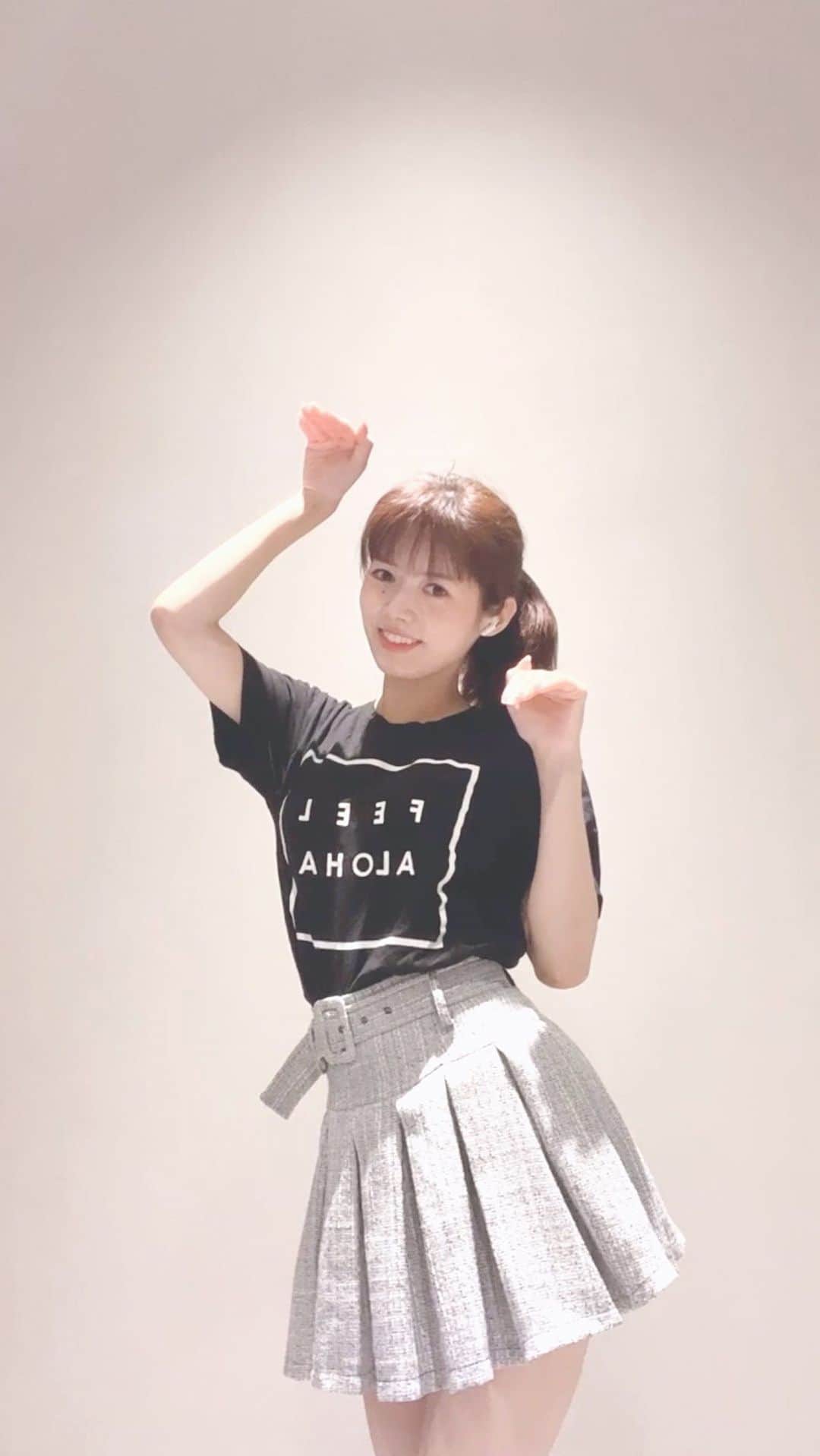 のインスタグラム：「こんばんは^ ^ どんな月曜日をお過ごしでした？✿  私はラジオを聴きながらの片付けを終えた後 ダンスをしていたわ〜👟💕  USJにロケへ行った時に覚えた ゾンビ・デ・ダンスを 踊っていたわ〜♪ Adoさんの“唱”は 何度も聴きたくなるくらい 癖になる曲やな〜😍  またUSJに行きたくなった✌️ ほな素敵な夜を〜✨  #ゾンビデダンス #USJ」