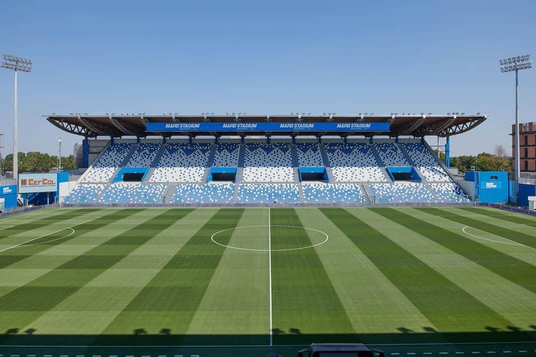 USサッスオーロ・カルチョさんのインスタグラム写真 - (USサッスオーロ・カルチョInstagram)「"Mapei Stadium - Città del Tricolore" tra tradizione e futuro ✨  Restyling esterno nel solco della tradizione e ammodernamento di tutto l’impianto di illuminazione per una struttura all’altezza dei più elevati standard internazionali 🏟  #ForzaSasol 🖤💚 @mapei_italia  Credit 📸 Filippo Vinardi #MapeiStadium」9月11日 18時00分 - sassuolocalcio