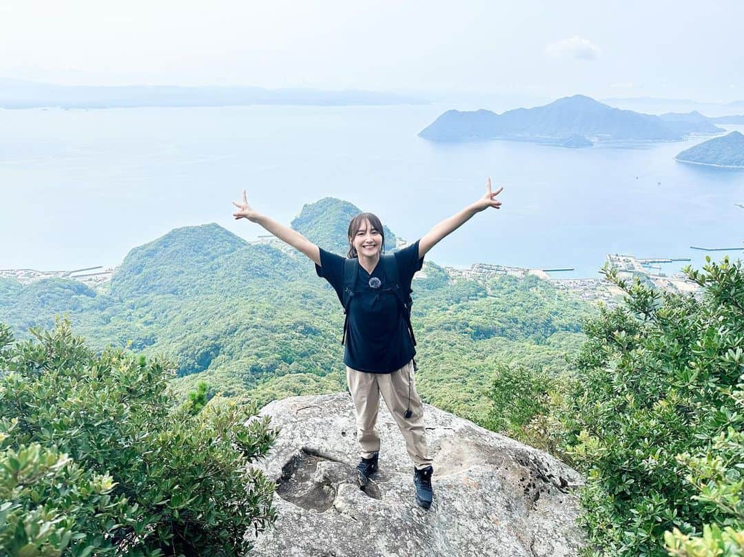 渕上彩夏のインスタグラム：「𓂃 𓂃 𓂃 天草で楽しめるアクティビティを紹介する "アマティビティ"🏝️  先月から撮影が始まっていて、今日もアマティビティしてきました！  たくさんの人に見てもらいたい、天草のいろんな魅力がつまった動画を撮っているので、お楽しみに🥰  テレビではないので県外の人もみんなに楽しんでもらえるよ〜！！ もう少しお待ちくださいまし😆  #アマティビティ #天草 #天草アクティビティ #トレッキング #熊本 #熊本よかとこ」